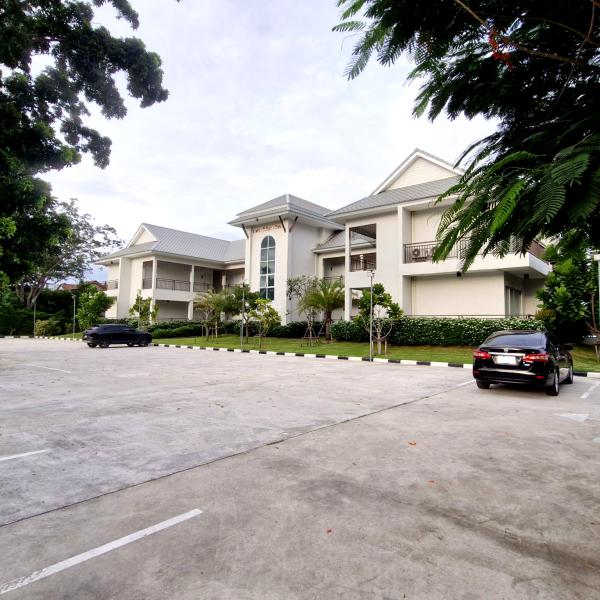 ลานจอดรถ